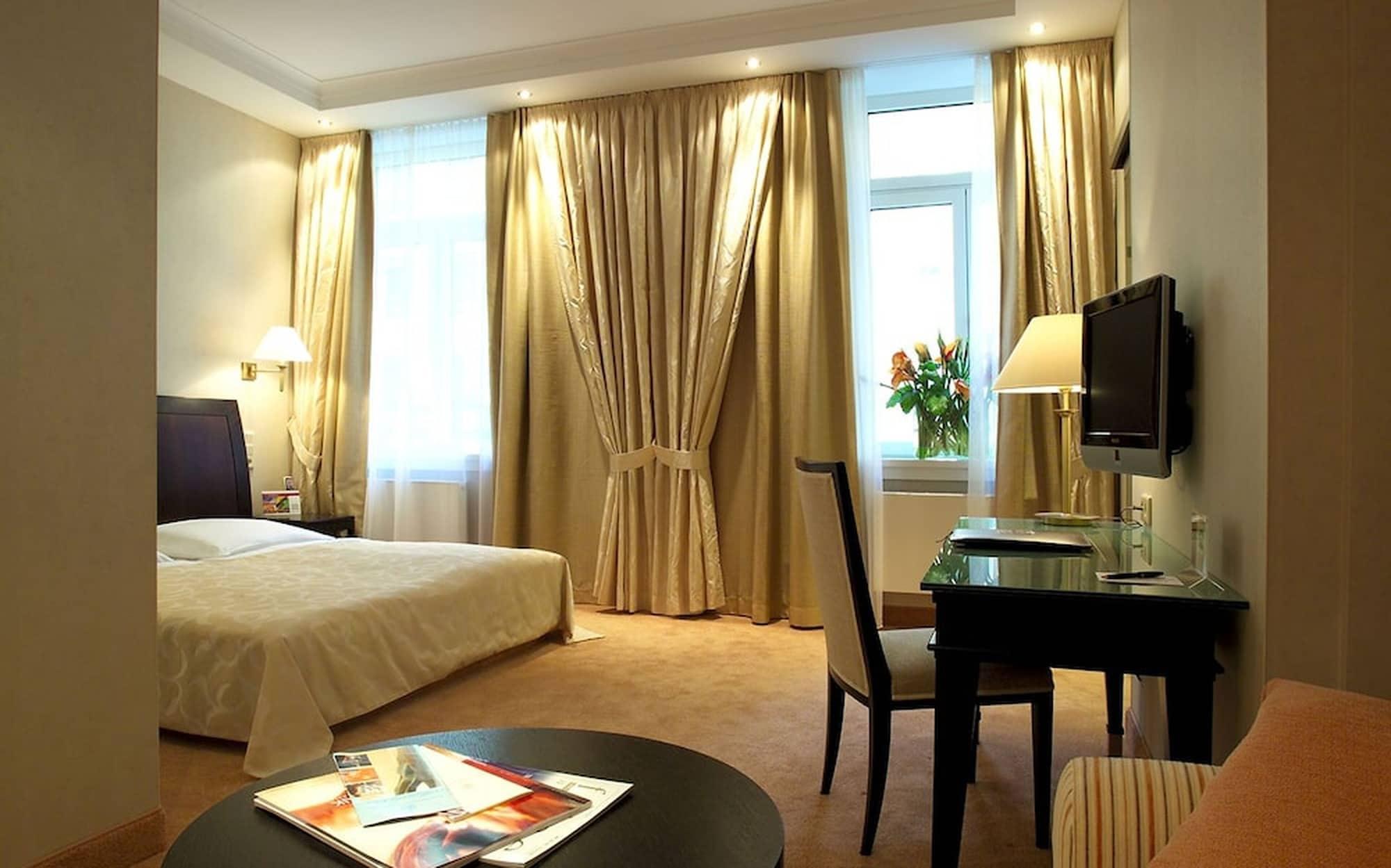 Kastens Hotel Luisenhof Хановер Екстериор снимка A room at the Hotel de France