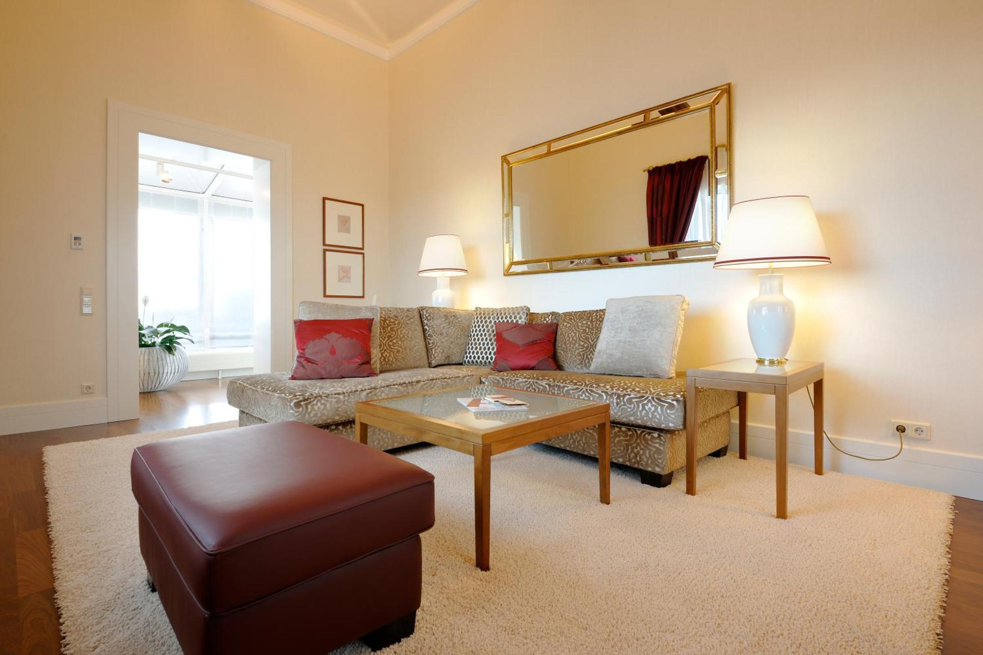 Kastens Hotel Luisenhof Хановер Екстериор снимка A living room