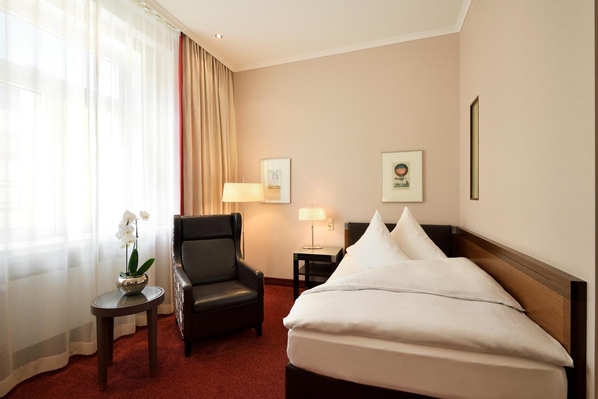 Kastens Hotel Luisenhof Хановер Екстериор снимка A single room