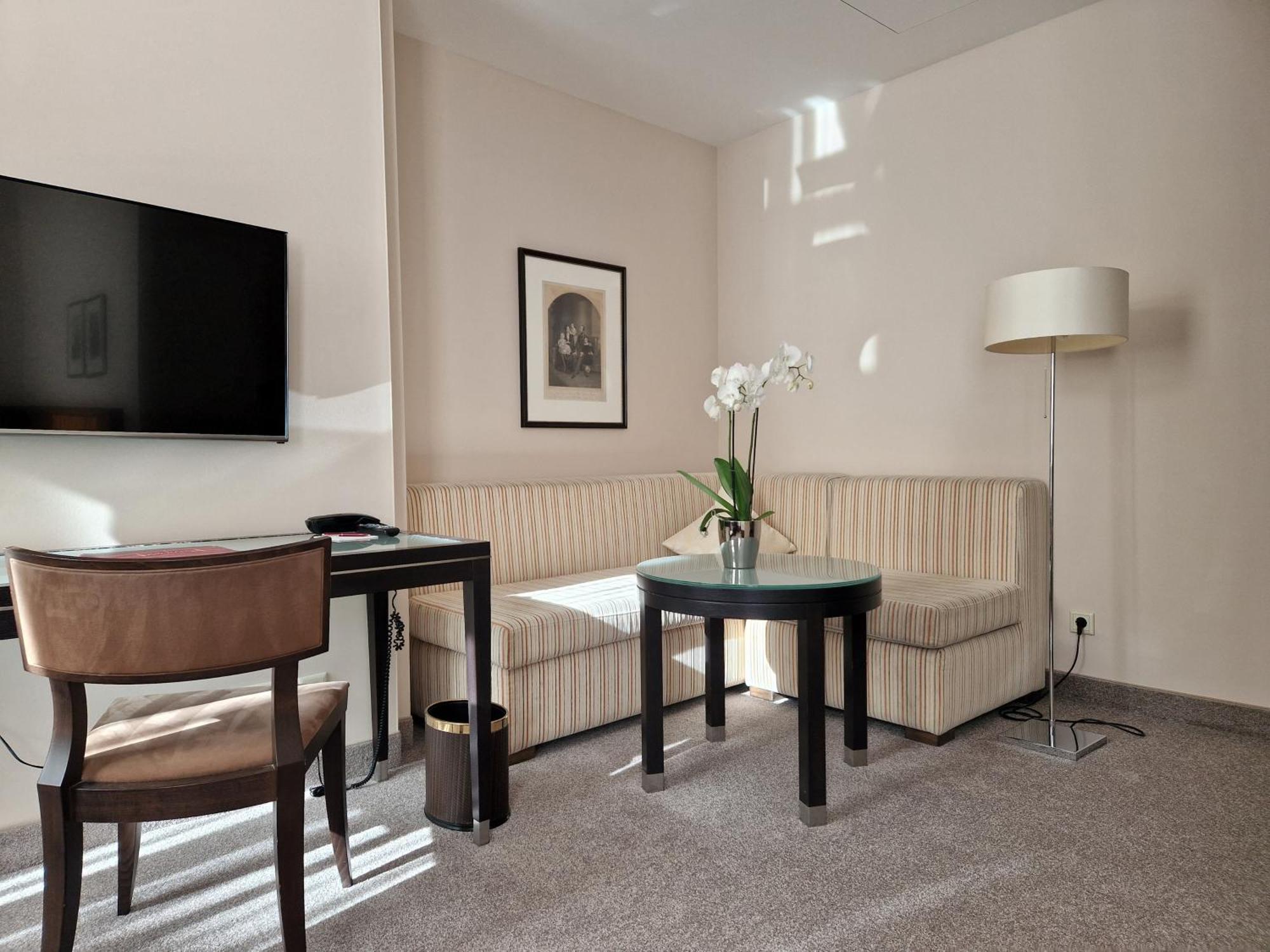 Kastens Hotel Luisenhof Хановер Екстериор снимка A suite at the Hotel de France
