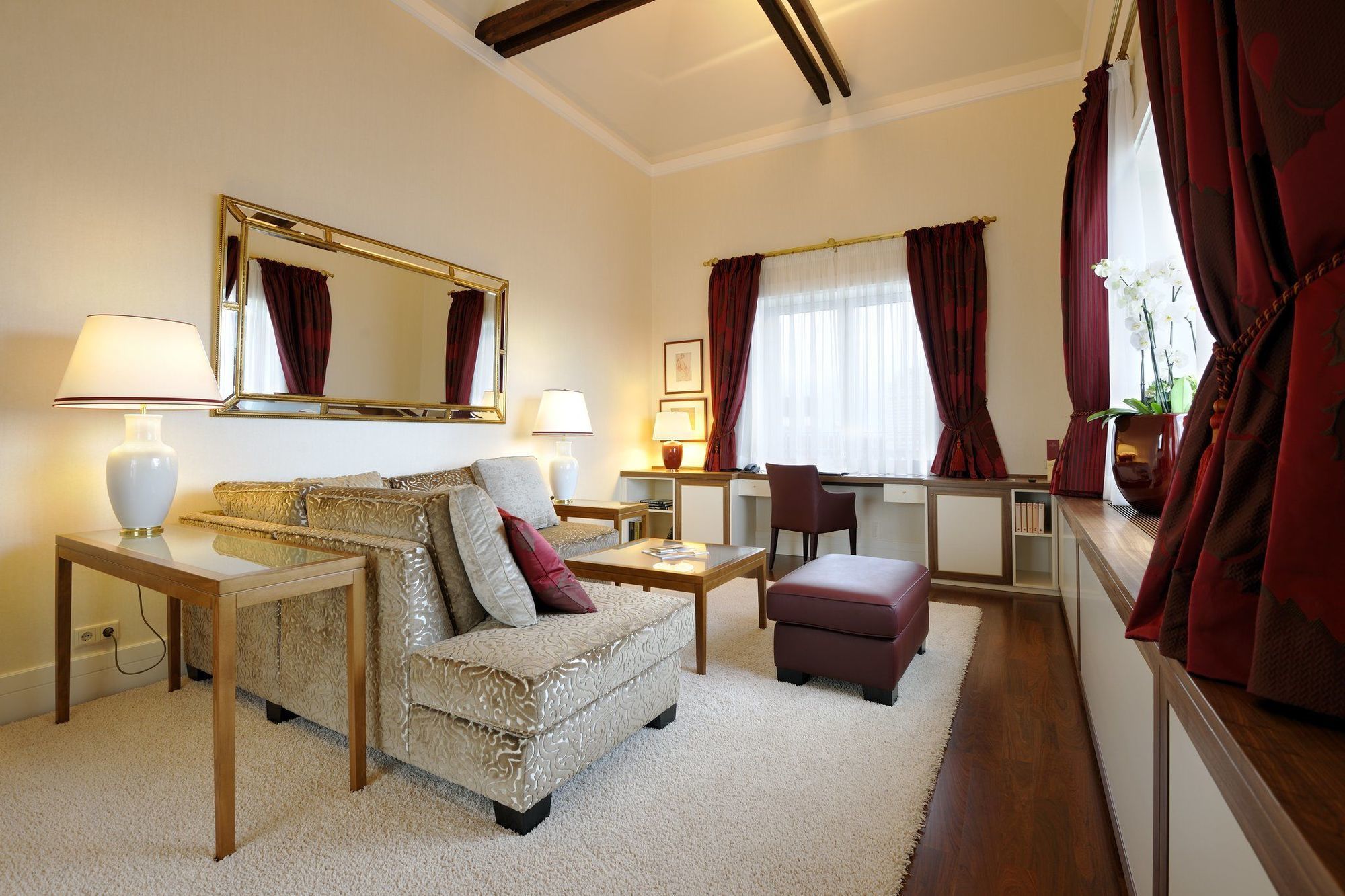 Kastens Hotel Luisenhof Хановер Стая снимка A living room