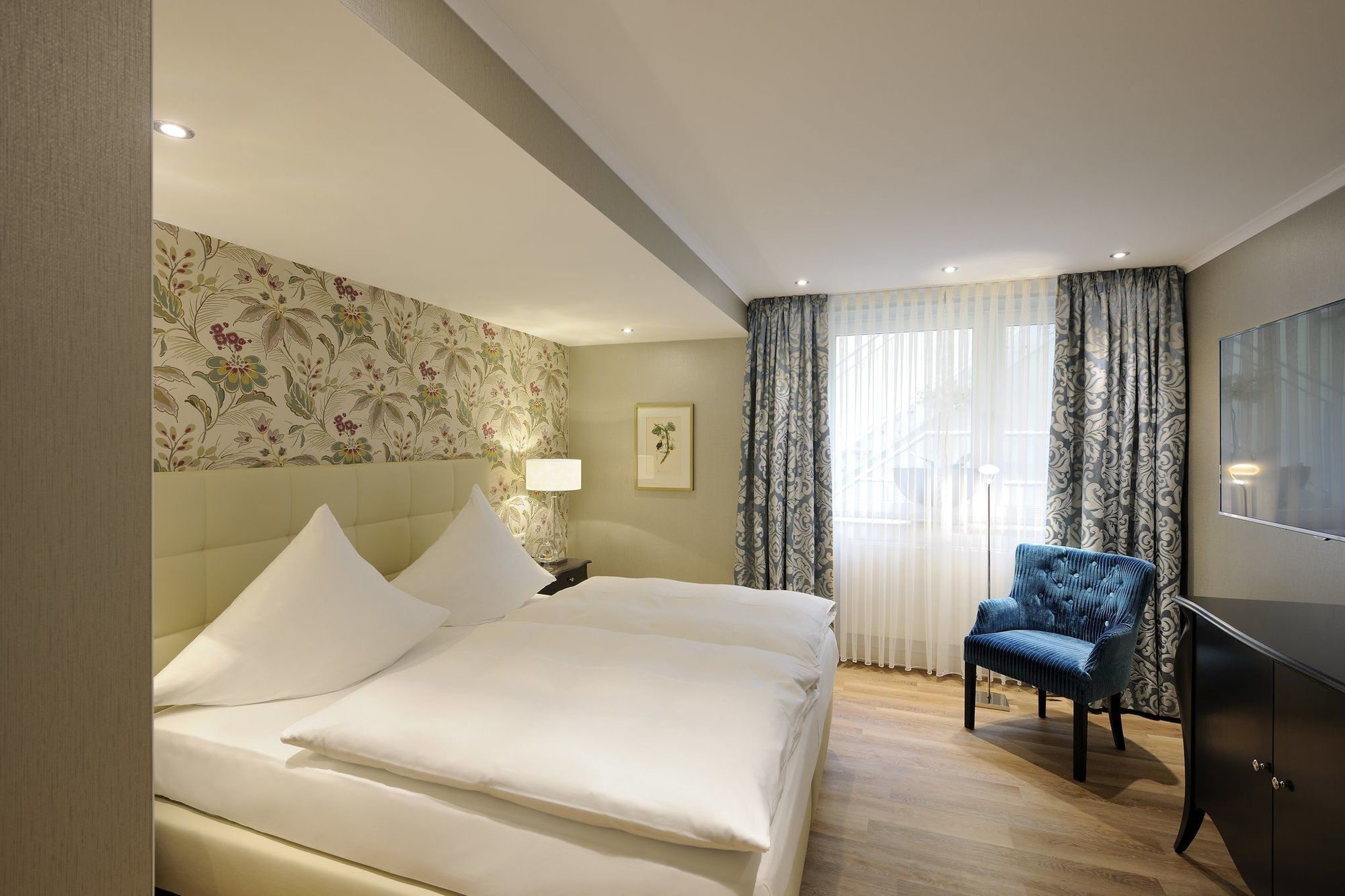 Kastens Hotel Luisenhof Хановер Екстериор снимка A room at the Hotel Axelmannstein