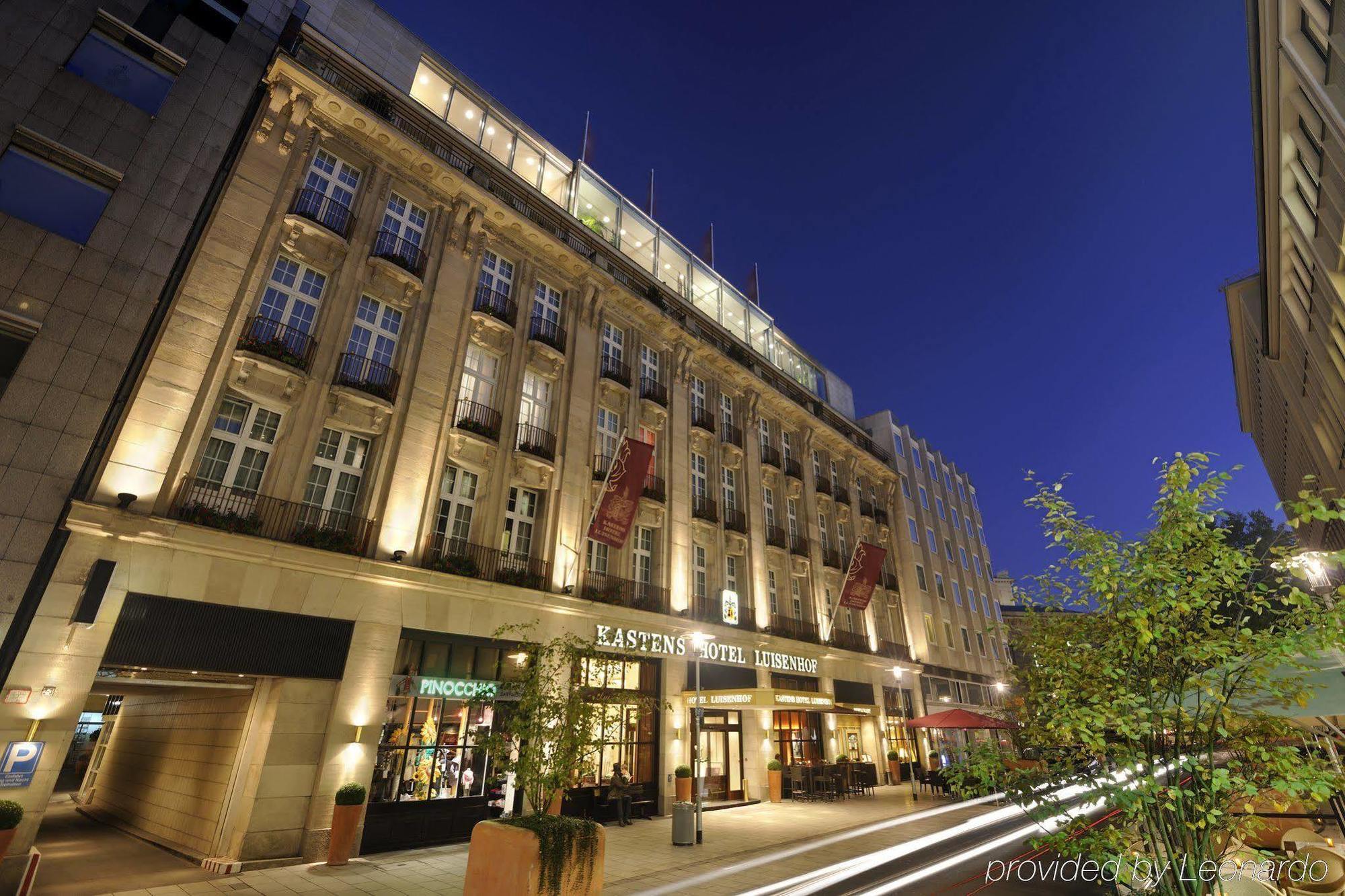 Kastens Hotel Luisenhof Хановер Екстериор снимка The hotel at night